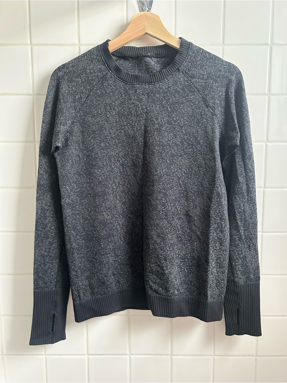 lululemon athletica Women's size 8 Rest Less running pullover